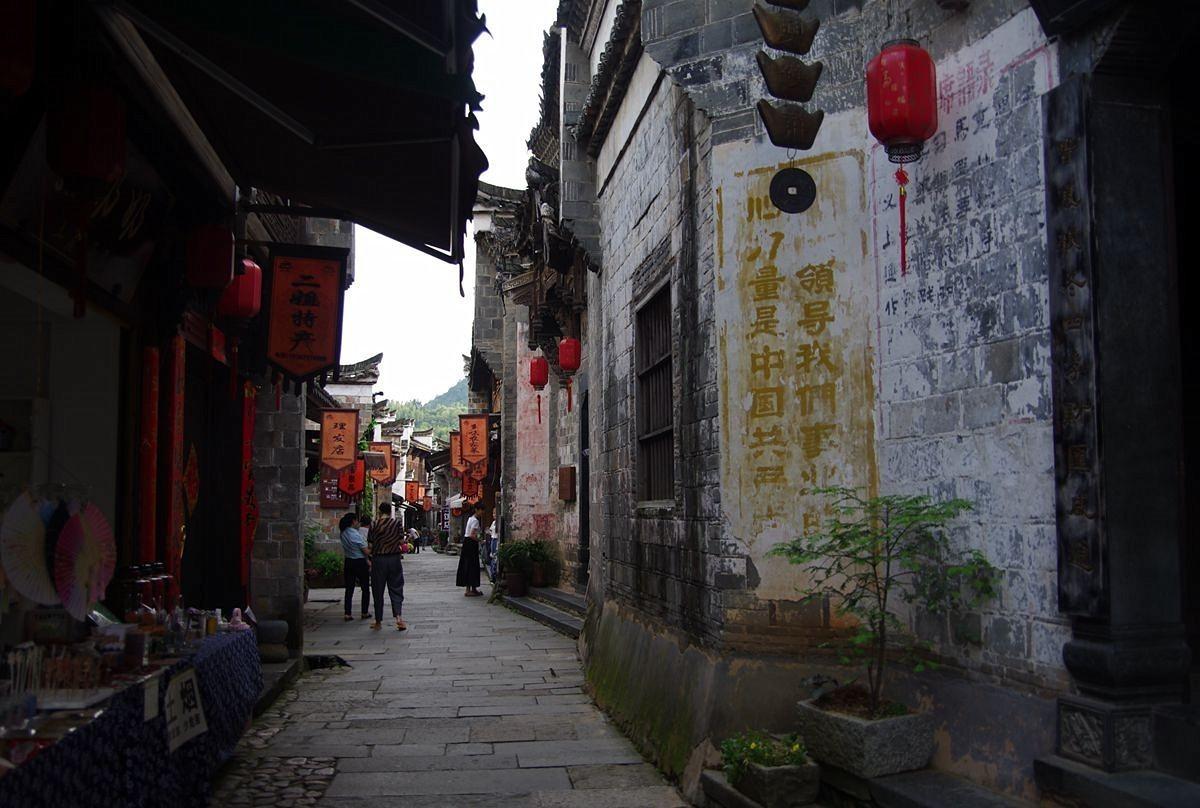 何忠友在市纪委十二届四次全会上强调 发扬彻底的自我革命精神 坚定不移深化正风肃纪反腐 为在中国式现代化进程中更好建设美丽新疆作出乌鲁木齐贡献提供坚强保障